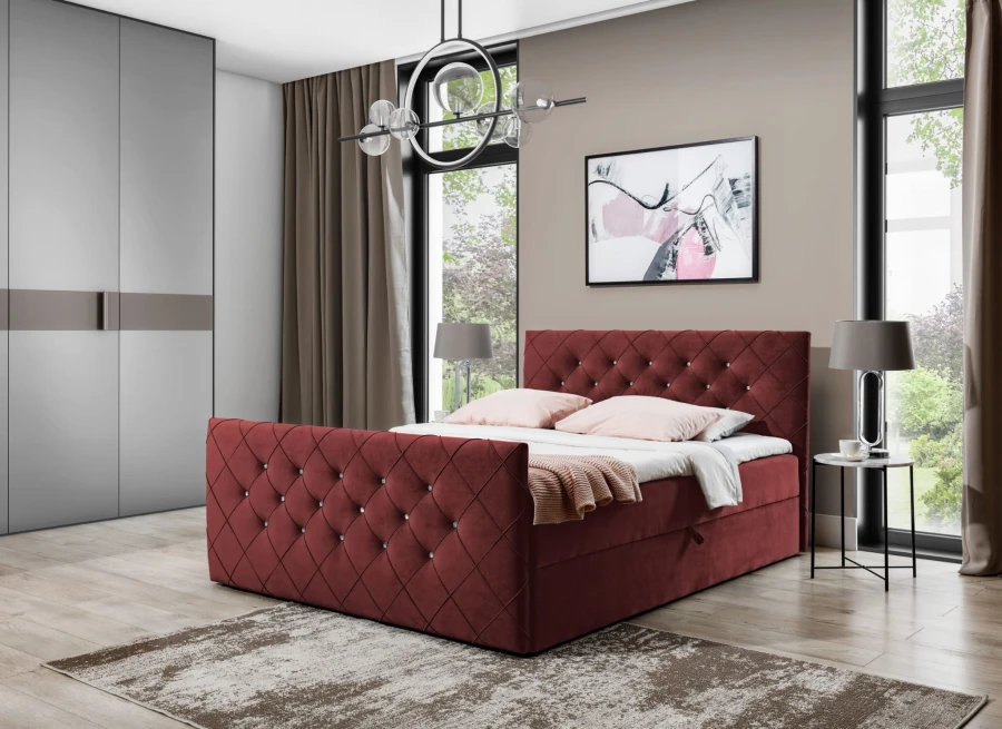 Luxuriöses bordeauxrotes Boxspringbett mit Knopfheftung in einem modernen Schlafzimmer Design.