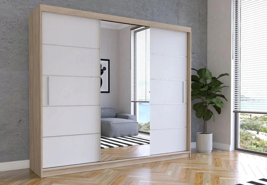 Schwebetürenschrank in Eiche-Optik mit weißen Fronten und mittigem Spiegel für das Schlafzimmer.