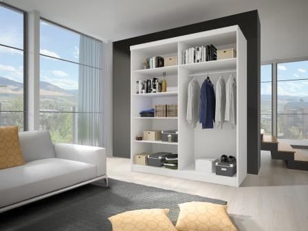 Innenansicht Kleiderschrank in Weiß mit Regalböden und Kleiderstange.