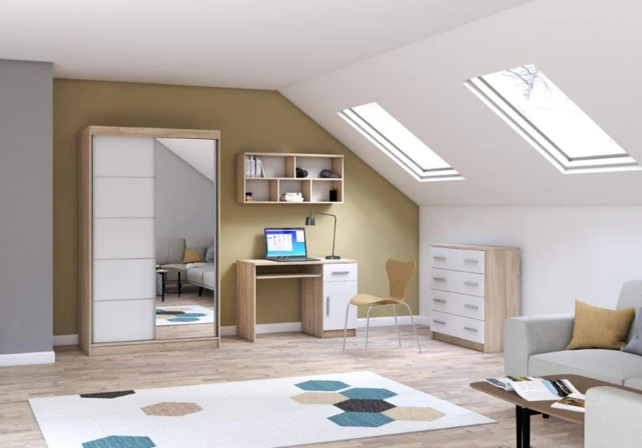 Einladendes Arbeitszimmer mit olivgrüner Wand, Büromöbeln und gemütlichem Sofa unter Dachschrägen.