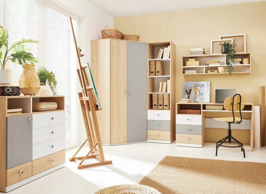 Komplette Zimmerausstattung in Eiche, Weiß und Grau mit Schreibtisch, Schrank und Kommode.