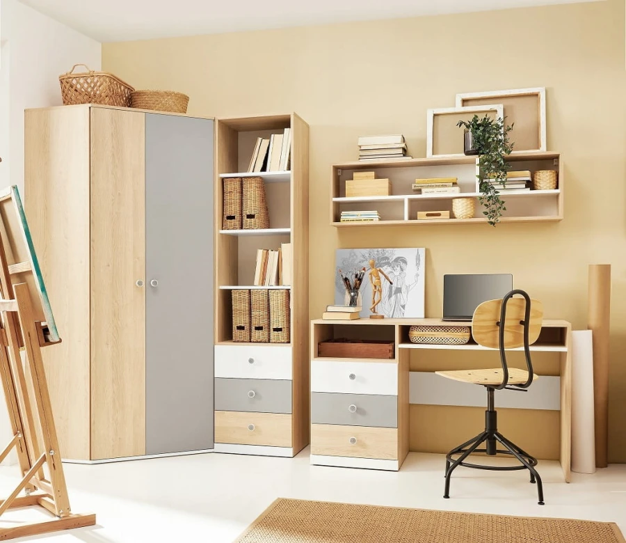 Komplette Jugendzimmereinrichtung mit Eckkleiderschrank, Schreibtisch und Regal in Eichenoptik.