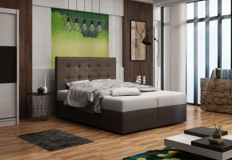Elegantes braunes Boxspringbett mit gestepptem Kopfteil im Schlafzimmer.