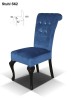Blauer Samtstuhl S62 mit geschwungenen Beinen und Maßen für das Esszimmer.