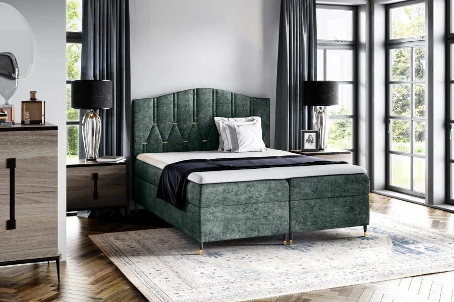 Dunkelgrünes Boxspringbett mit Samtbezug und modernem Kopfteil in hellem Schlafzimmer.