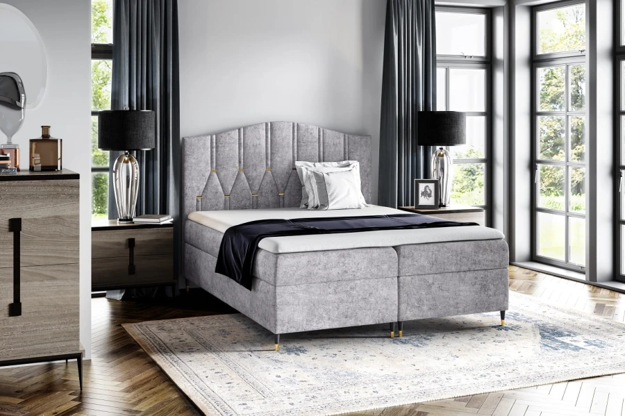 Elegantes Boxspringbett in Hellgrau mit stilvoller Steppung im Schlafzimmer.