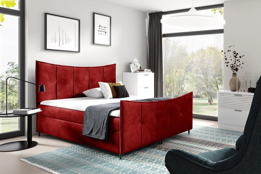 Rotes Polsterbett aus Samt mit geschwungenem Kopfteil in modernem Schlafzimmer.