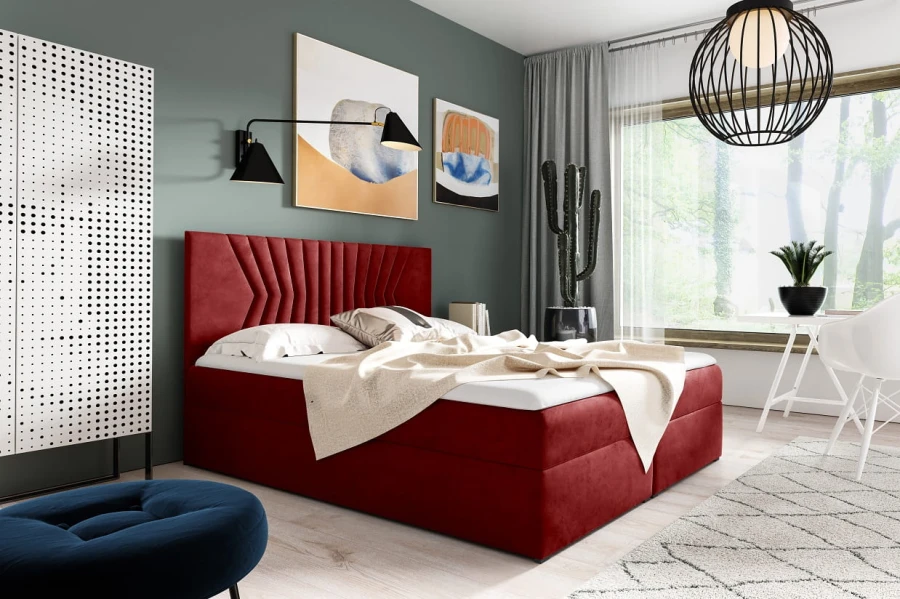 Rotes Boxspringbett mit gestepptem Kopfteil als farblicher Akzent im Schlafzimmer.