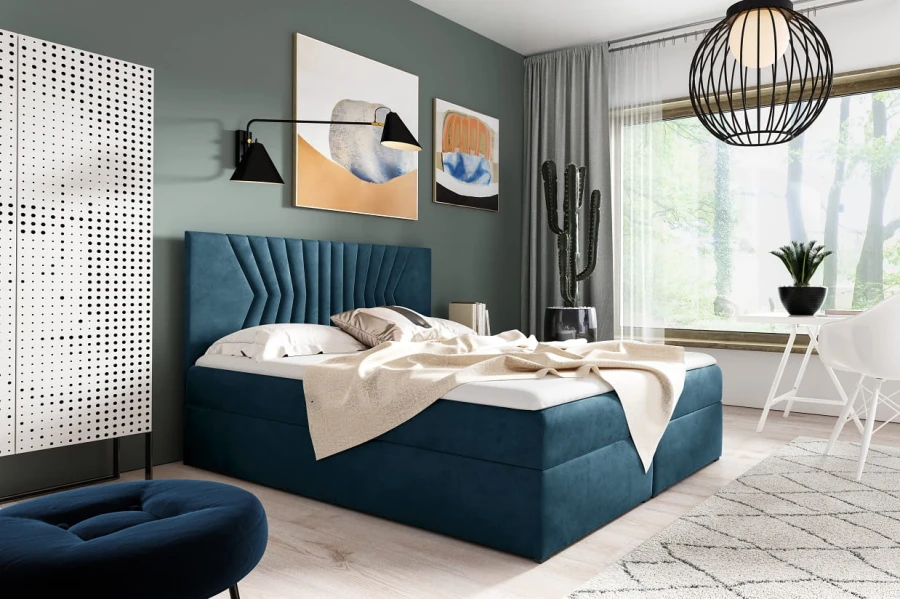 Dunkelblaues Boxspringbett mit modernem Kopfteil in stilvollem Schlafzimmer-Interieur.