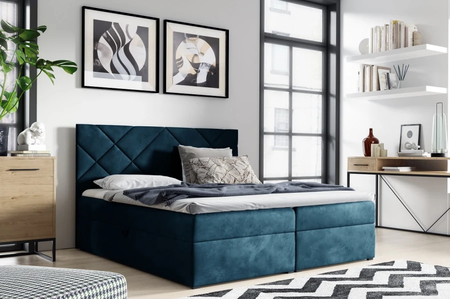 Blaues Boxspringbett mit dekorativem Rautenmuster am Kopfteil für ein gemütliches Zimmer.