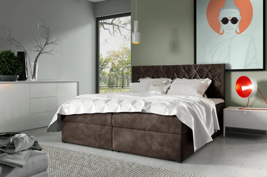 Dunkelbraunes Boxspringbett mit elegantem Rautenmuster im Kopfteil und weißer Bettwäsche.