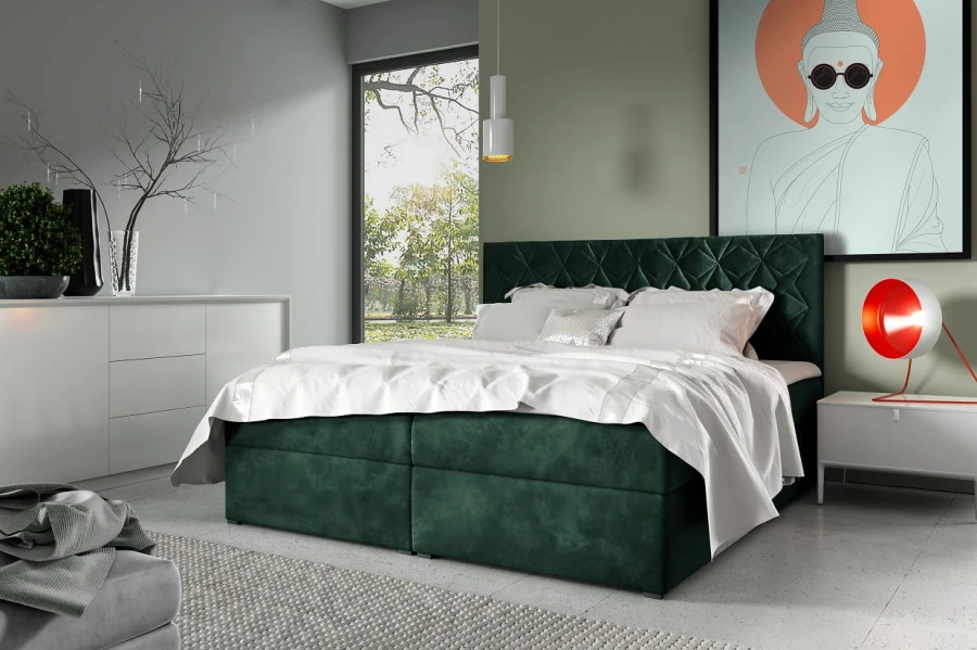 Dunkelgrünes Polsterbett mit gestepptem Kopfteil und weißer Decke in modernem Ambiente.