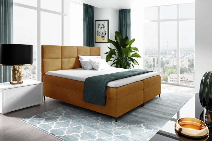 Stilvolles Boxspringbett in warmem Senfgelb für ein modernes Schlafzimmer-Ambiente.
