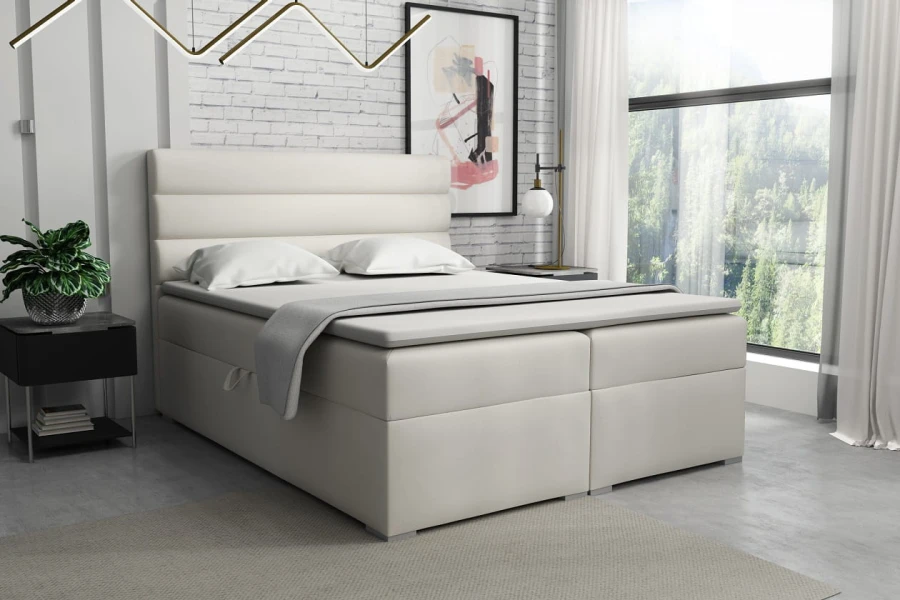 Beiges Boxspringbett mit elegantem Kopfteil im Schlafzimmer
