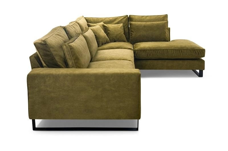 Seitenansicht des olivgrünen L-Sofas mit weicher Polsterung und Metallgestell.
