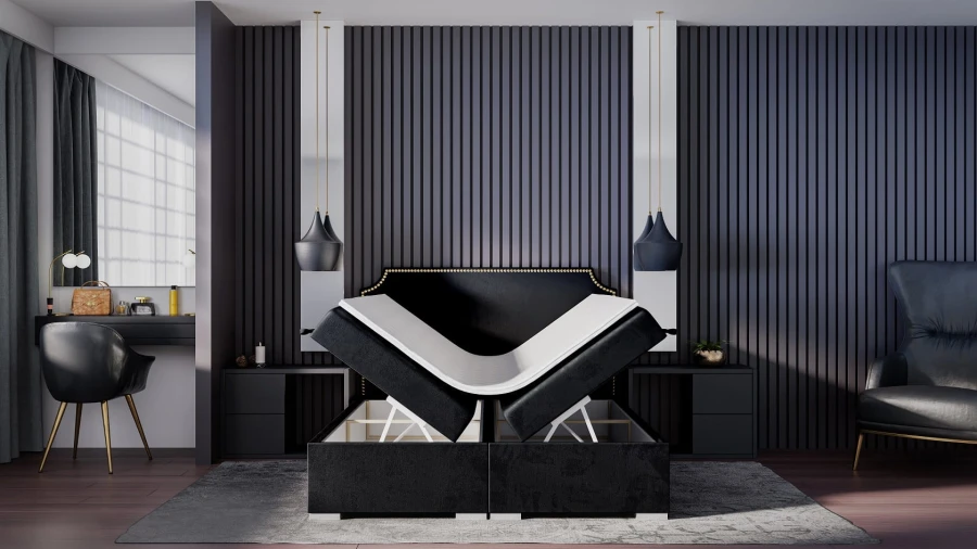 Schwarzes Polsterbett mit praktischem, aufklappbarem Bettkasten im Schlafzimmer-Ambiente.
