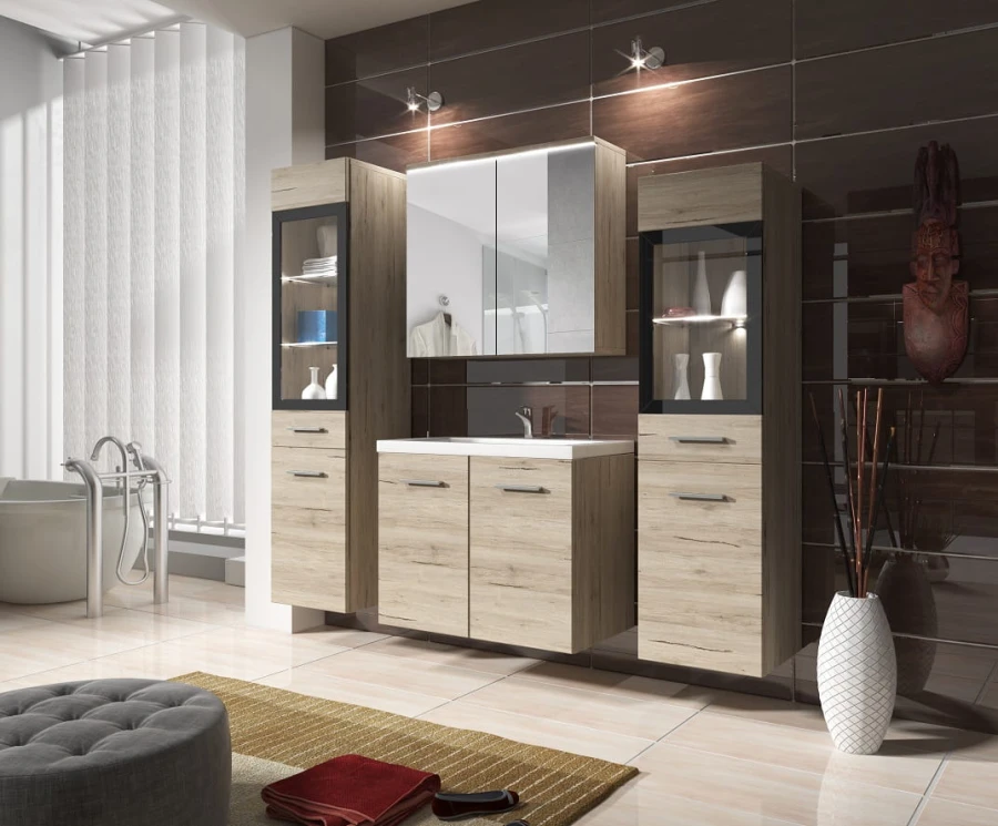 Badezimmermöbel Set Eiche Dekor mit Spiegelschrank und zwei Hochschränken für moderne Bäder.