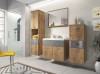 Badezimmer-Set in Eichenoptik mit grauen Front-Details, Hochschrank und Waschbeckenunterschrank.