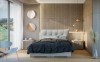 Modern eingerichtetes Schlafzimmer mit grauem Boxspringbett, dunkler Decke und stilvoller Holzoptik-Wand.