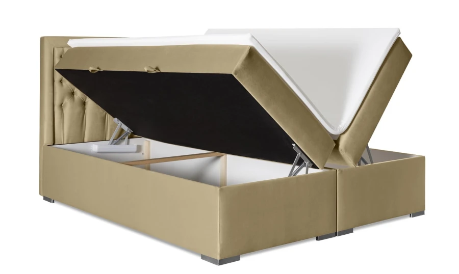 Beiges Boxspringbett mit zwei aufgeklappten Bettkästen für zusätzlichen Stauraum.