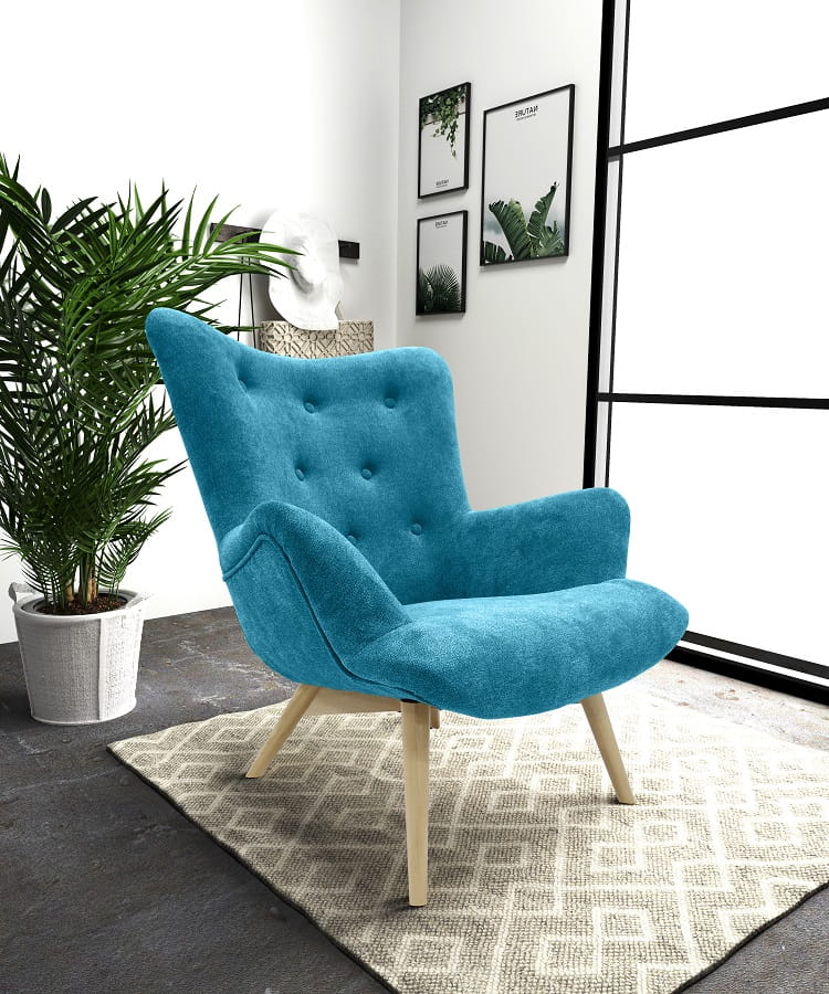 Türkisfarbener Designer-Sessel mit bequemer Polsterung und Holzbeinen.