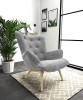 Grauer Sessel im skandinavischen Stil für ein modernes Wohnambiente.