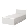 Schlichtes weißes Jugendbett mit praktischen Schubladen und maritimen Seilgriffen.