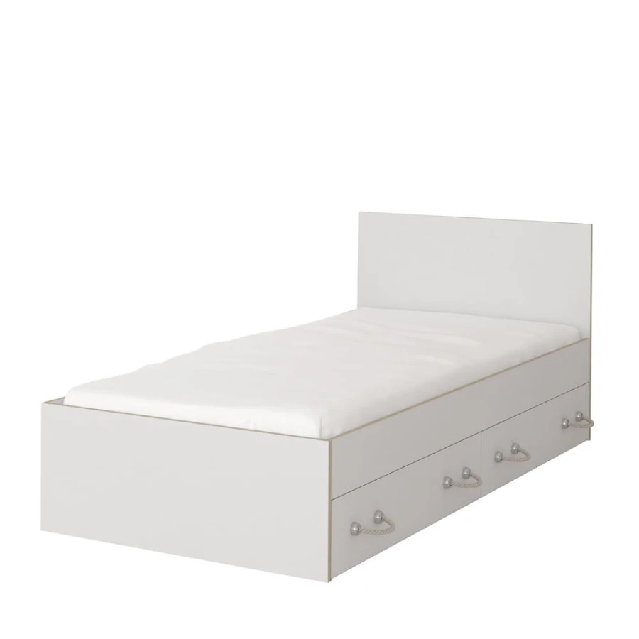 Schlichtes weißes Jugendbett mit praktischen Schubladen und maritimen Seilgriffen.