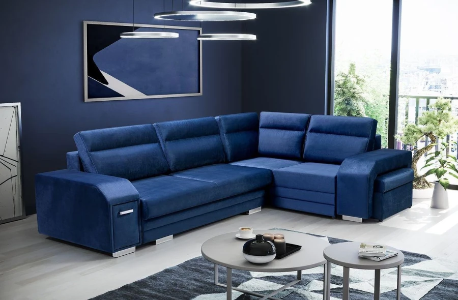 Modernes blaues Ecksofa als gemütliche Wohnlandschaft.