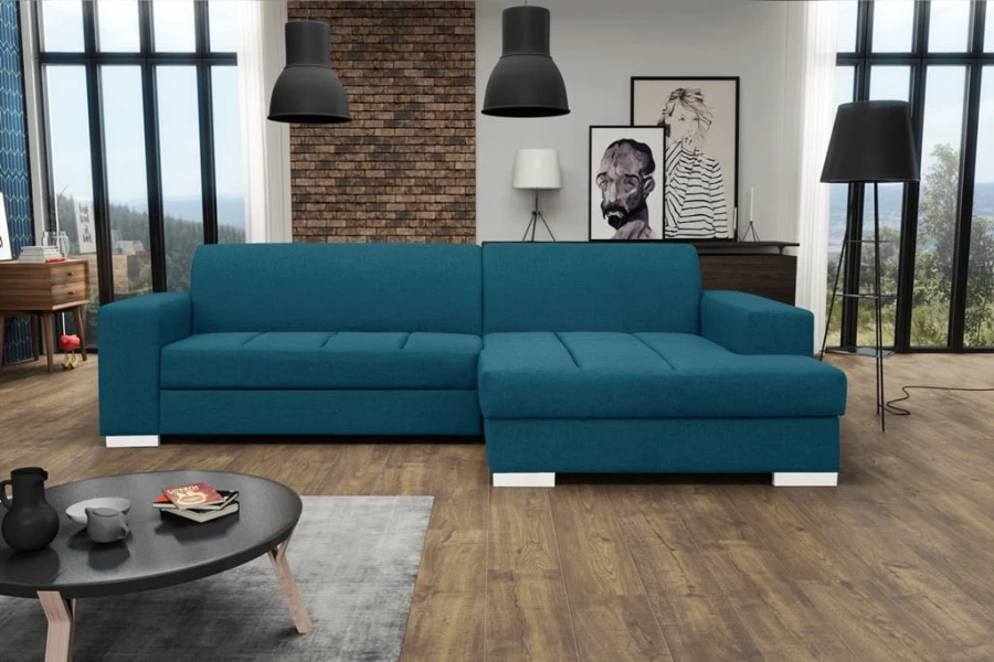 Türkisfarbenes Ecksofa in modernem Wohnzimmer mit Ziegelwand und Loft-Ambiente.