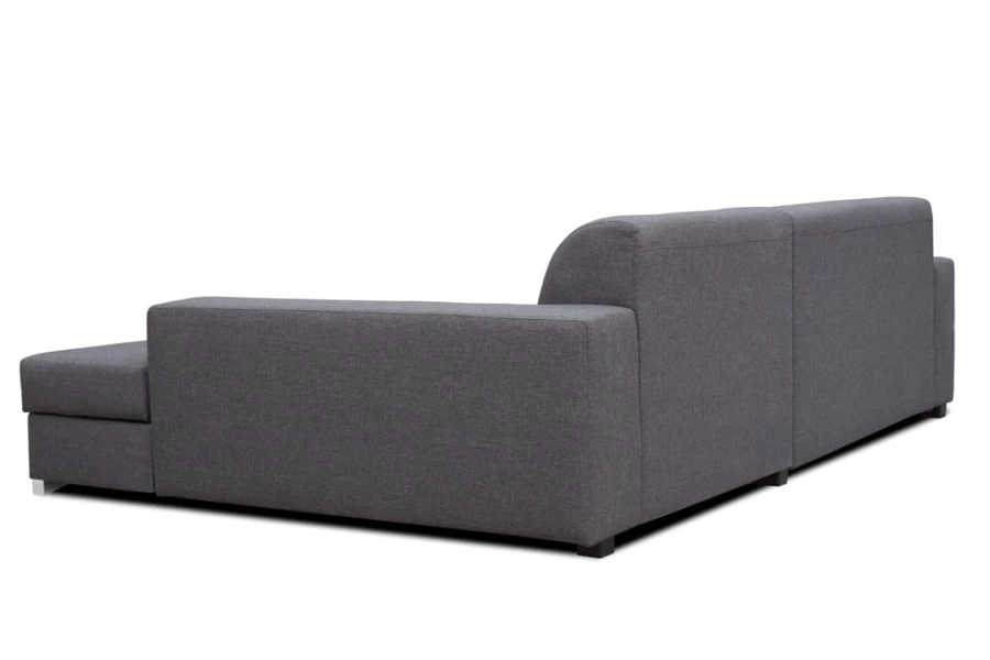 Rückansicht eines modernen Ecksofas in Grau, hochwertiger Möbelstoff.