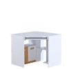 Moderner weißer Eckschreibtisch mit Holzdetails und praktischem Tastaturauszug für das Home-Office.