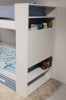 Etagenbett mit integriertem Regal für Kinderzimmer in Weiß und Blau