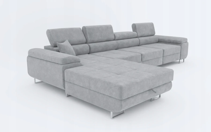 Ecksofa in hellem Grau mit L-Form, verstellbaren Kopfstützen und Metallbeinen.