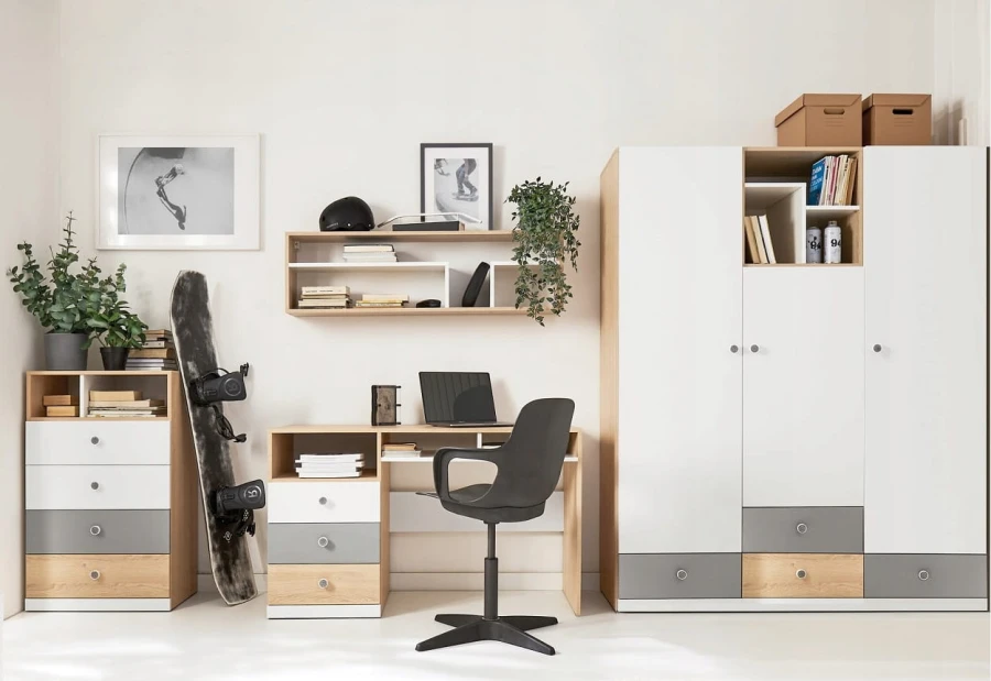 Komplettes Jugendzimmer-Set mit Schreibtisch, Kleiderschrank und Kommode in modernem Holz-Weiß-Design.