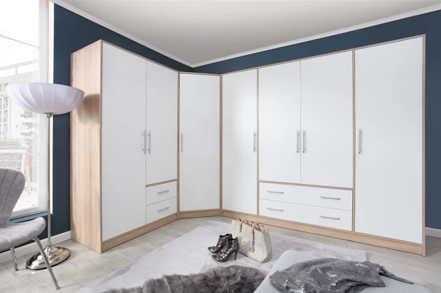 Moderner Eckkleiderschrank in Weiß und Sonoma Eiche für das Schlafzimmer.