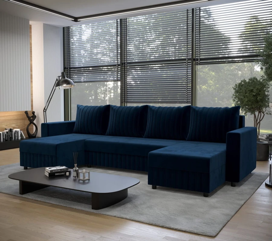 Dunkelblaues U-förmiges Sofa in modernem Wohnzimmer auf grauem Teppich.