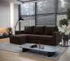 Ecksofa in Braun in einem modern eingerichteten Wohnzimmer mit großem Fenster.