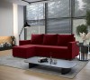Rotes Ecksofa im minimalistischen Wohnzimmer mit großen Fenstern und Jalousien.