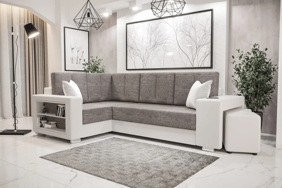 Stilvolles Ecksofa in Weiß und Grau mit integriertem Regal und passendem Hocker für das Wohnzimmer.
