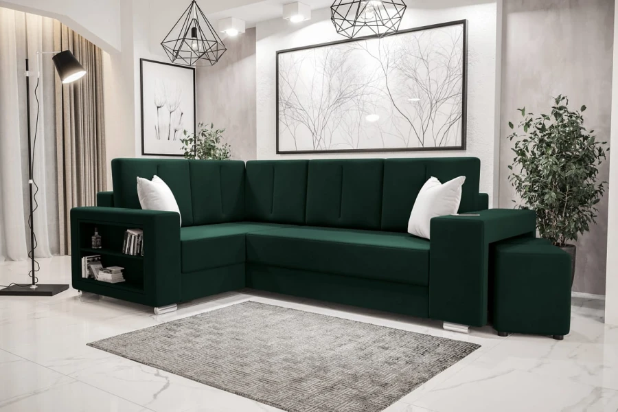 Dunkelgrünes Ecksofa mit integriertem Regal und passendem Hocker.