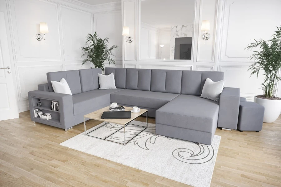 Modernes graues Ecksofa in einem hellen Wohnzimmer mit Couchtisch und weißen Kissen.