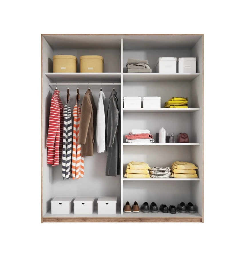 Innenansicht Kleiderschrank mit Kleiderstange, Regalfächern und praktischer Schuhablage.