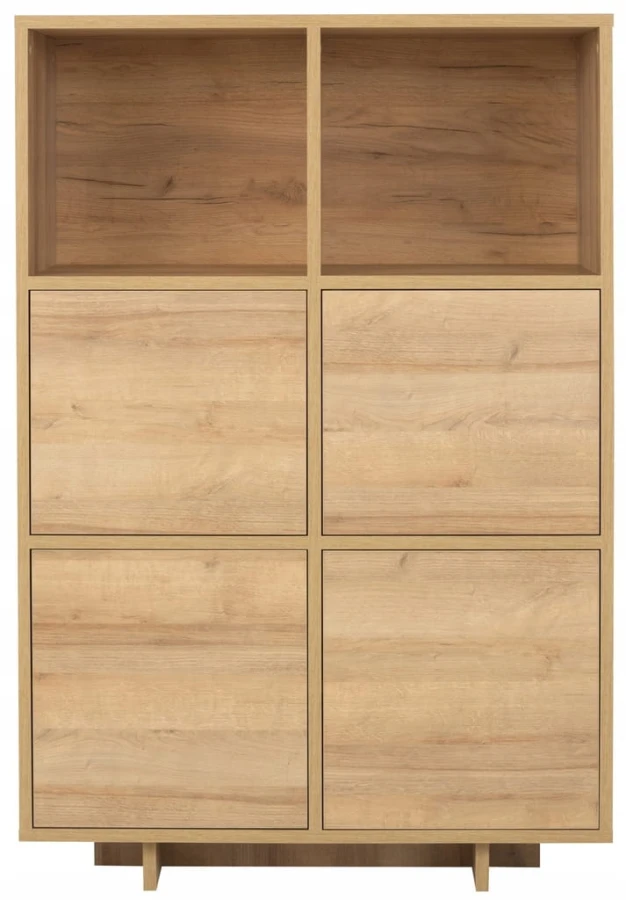 Hohes Sideboard in Eichenoptik mit geschlossenen Türen und offenen Regalfächern.