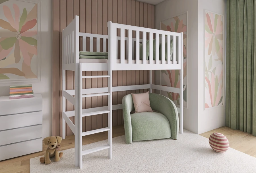 Weißes Hochbett für Kinder mit Leiter und grünem Sessel in einem hell eingerichteten Kinderzimmer.