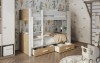 Stijlvol stapelbed in wit en lichte houtlook met planken en opberglades voor kinderen.