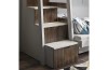 Etagenbett-Treppe mit integrierten Schubladen aus Holz und Weiß als Stauraumwunder.