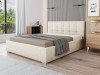 Beiges Polsterbett mit hohem, gestepptem Kopfteil in hellem Raumdesign.
