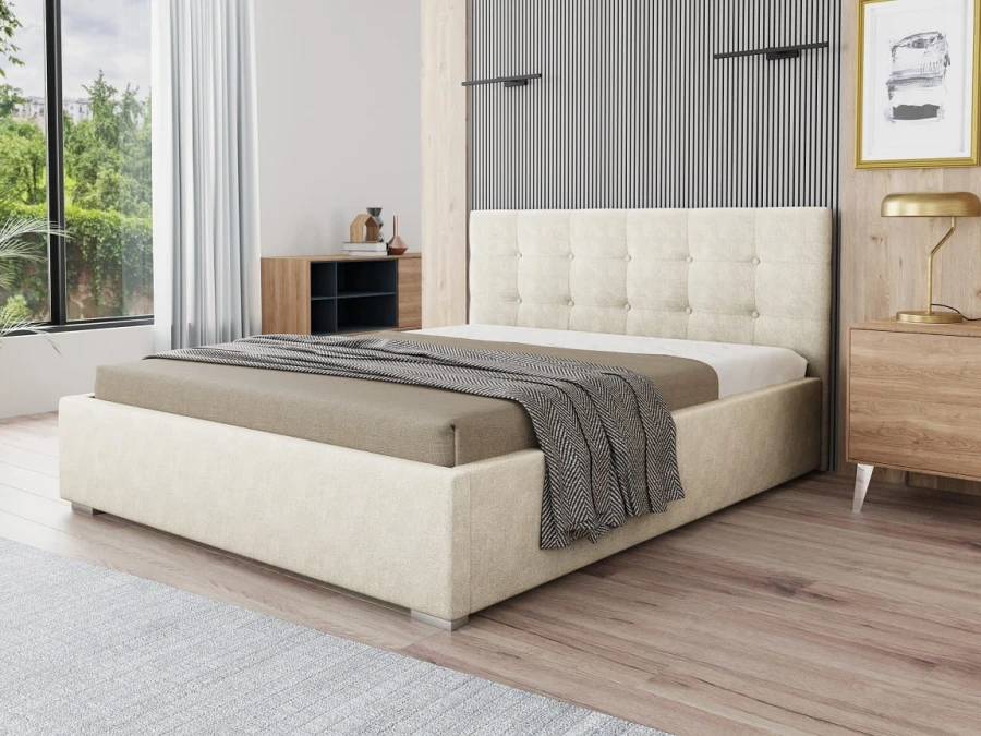 Beiges Polsterbett mit hohem, gestepptem Kopfteil in hellem Raumdesign.
