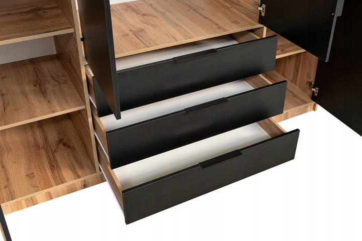 Drei moderne schwarze Schubladen in einem Kleiderschrank aus Holzdekor.